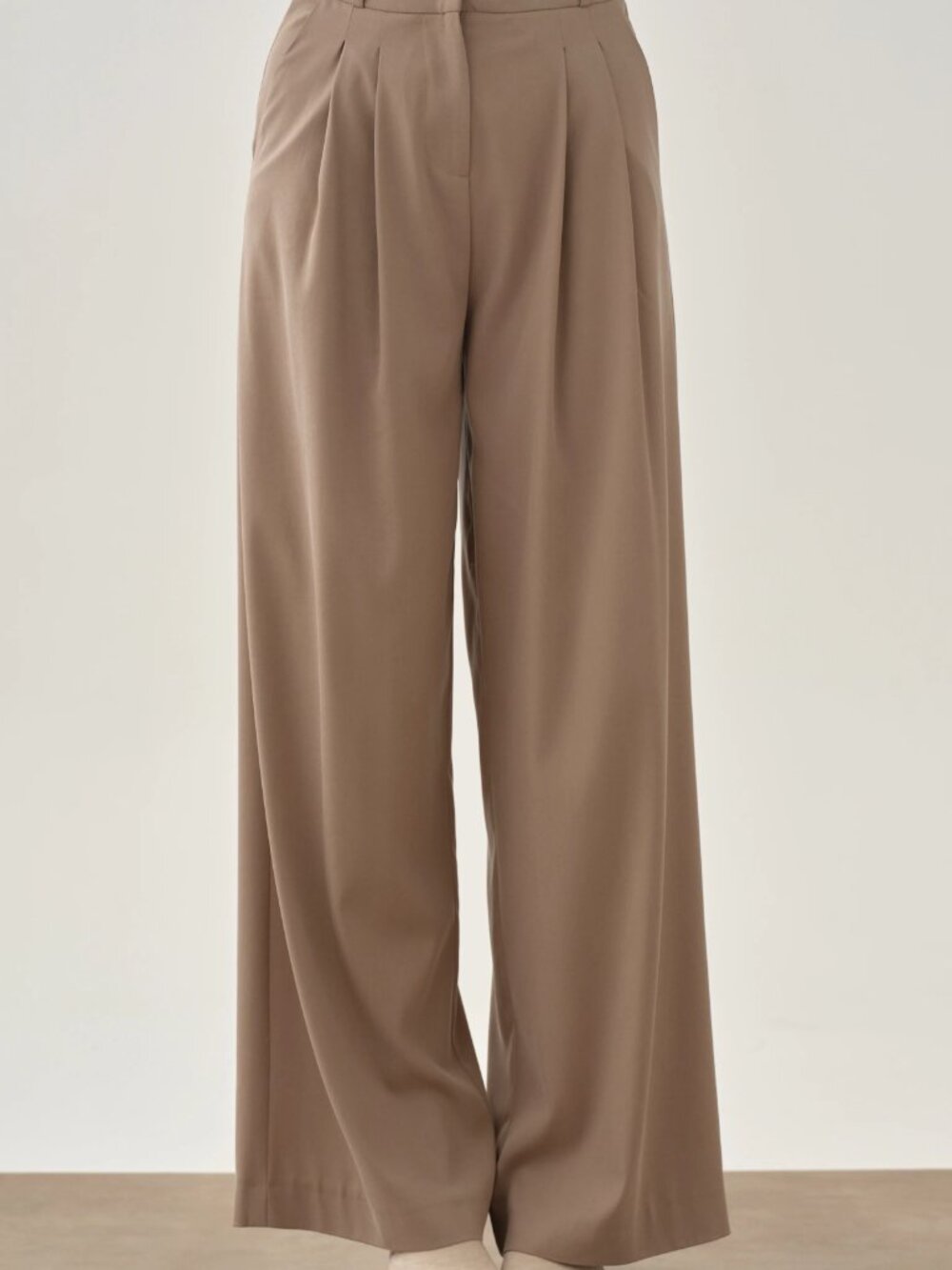 Pleated wide-leg trousers